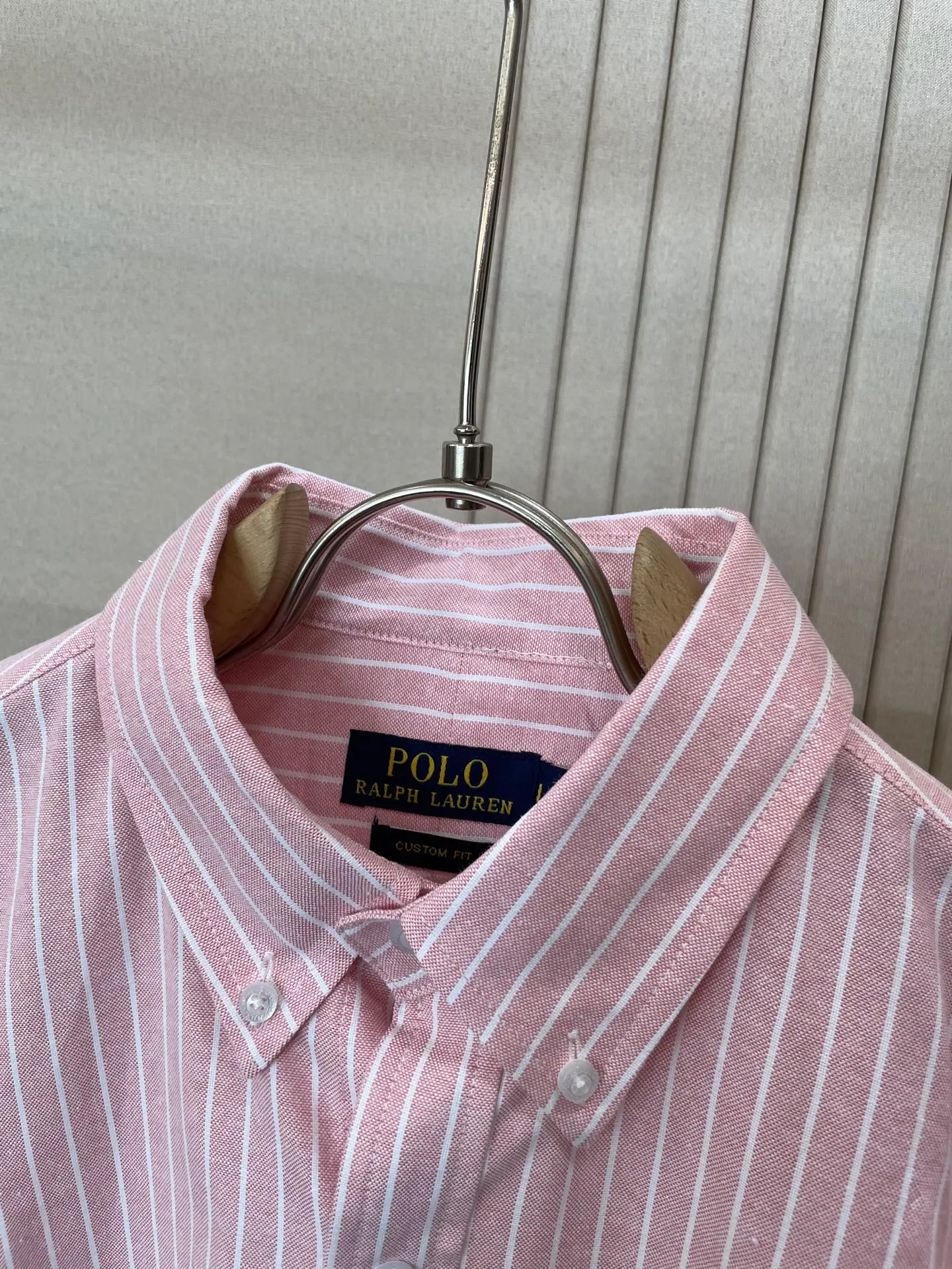 P220 🌸🌸🌸 POLO Ralph Lauren [High Quality] Classic shirt! The classic casual shirt made of pure cotton Oxford cloth has a unique design. It has a simple, clean and classic silhouette design. It is a versatile style that can be switched at will. The fabric feels soft and delicate, highly breathable, and is close to the skin and comfortable to wear. It can be worn alone as an inner layer. Its versatile performance is beyond your imagination! The upper body of the ready-to-wear is simple and classic yet elegant! Size:M-XXL